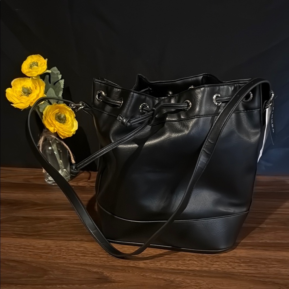 Piombo Elegant Black Bucket Bag‎